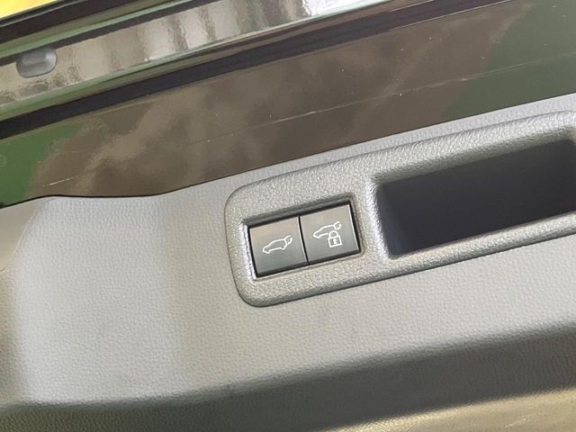 Toyota Harrier Hybrid fotoğraf 8