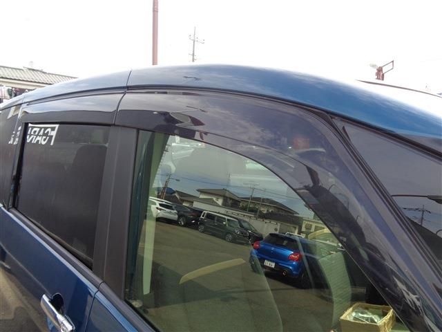 Nissan Serena fotoğraf 10