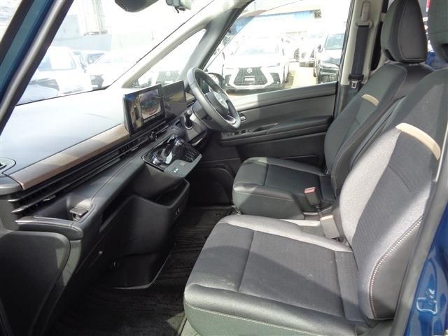 Nissan Serena fotoğraf 11