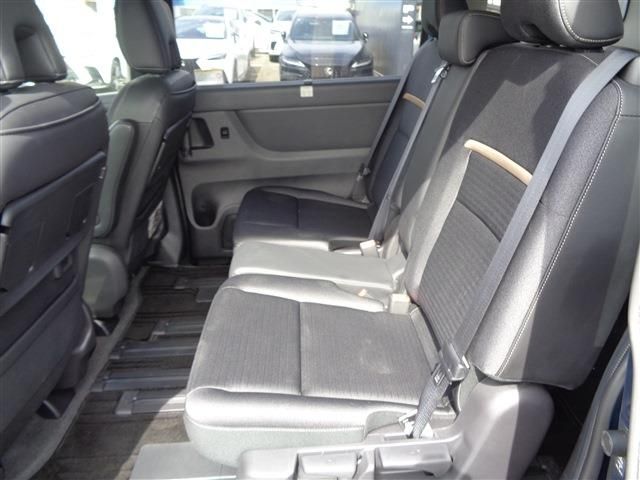 Nissan Serena fotoğraf 12