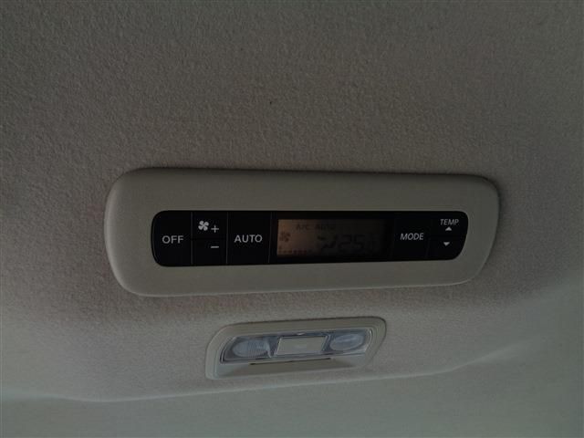 Nissan Serena fotoğraf 15