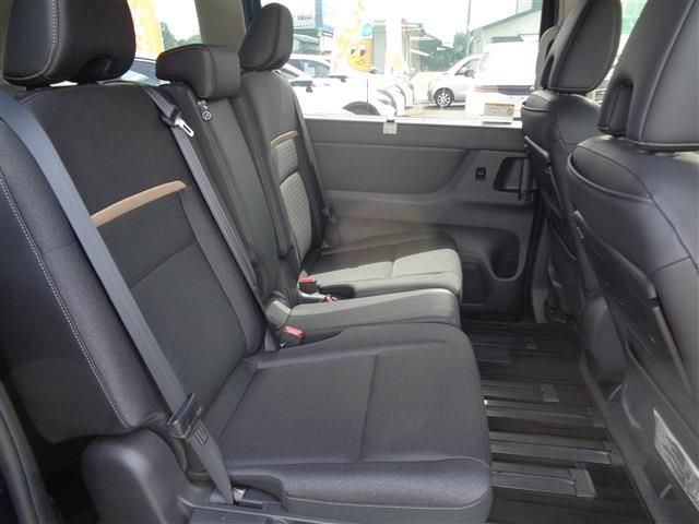 Nissan Serena fotoğraf 20