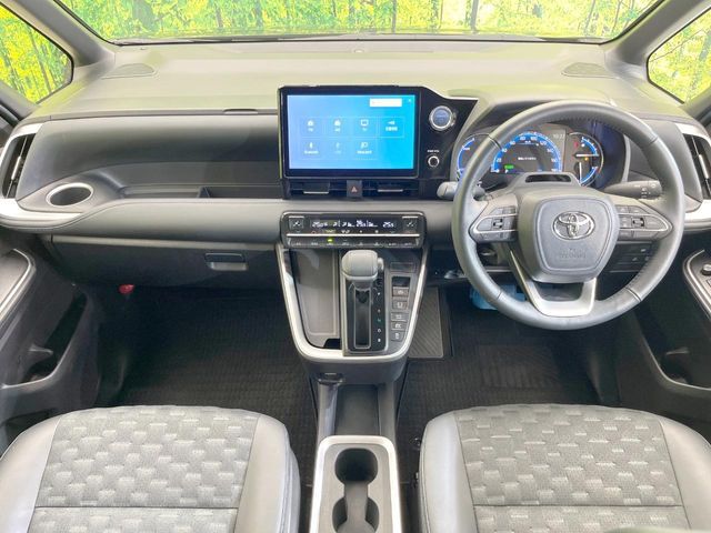 Toyota Voxy fotoğraf 2