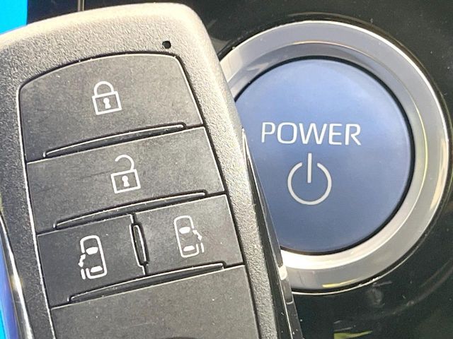 Toyota Voxy fotoğraf 6