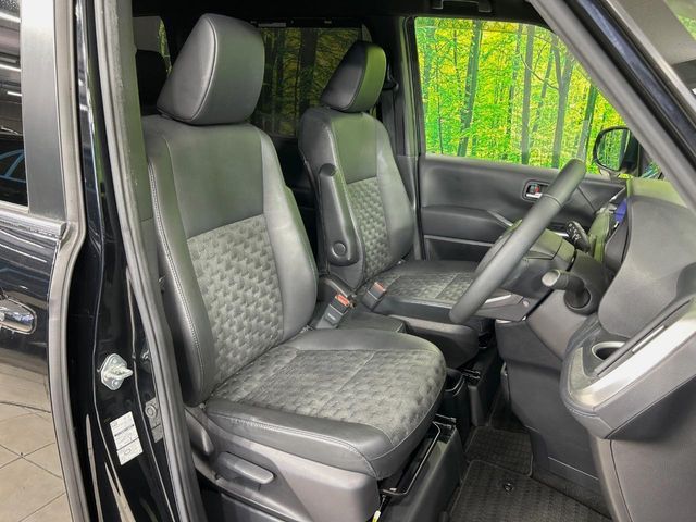 Toyota Voxy fotoğraf 8