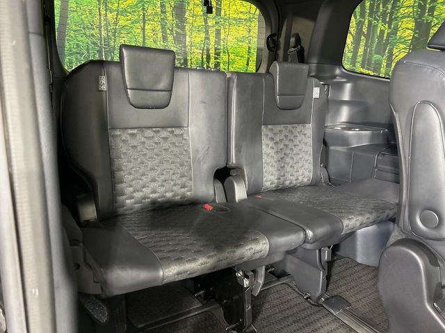 Toyota Voxy fotoğraf 10