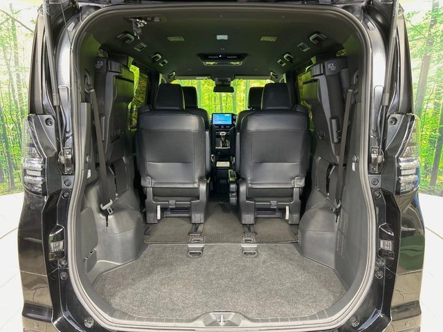 Toyota Voxy fotoğraf 11