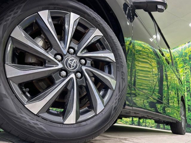Toyota Voxy fotoğraf 14