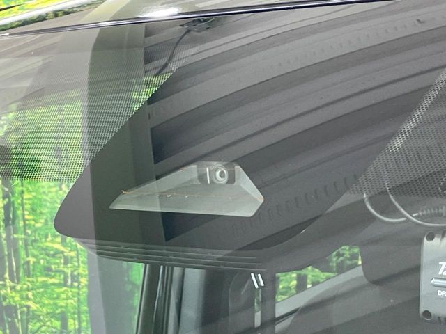 Toyota Voxy photo 5