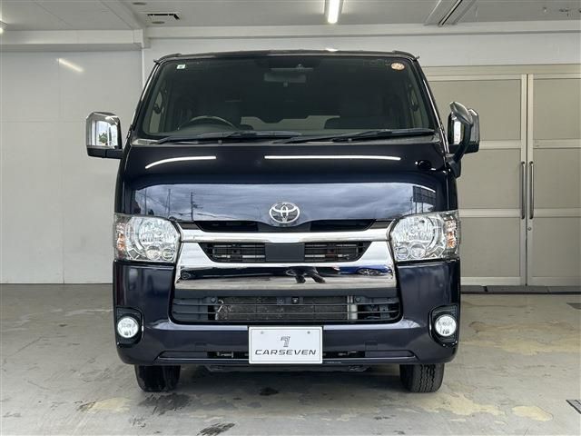 Toyota Hiace fotoğraf 2