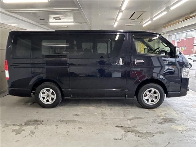 Toyota Hiace fotoğraf 4