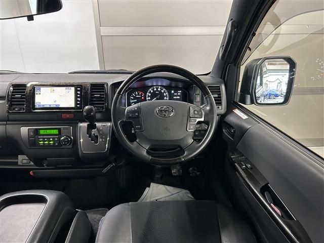 Toyota Hiace fotoğraf 14