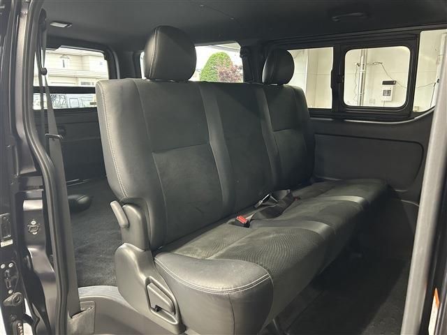 Toyota Hiace fotoğraf 25