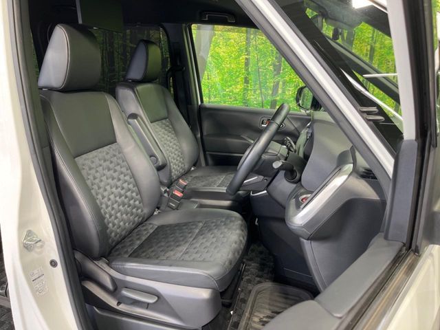 Toyota Voxy photo 8
