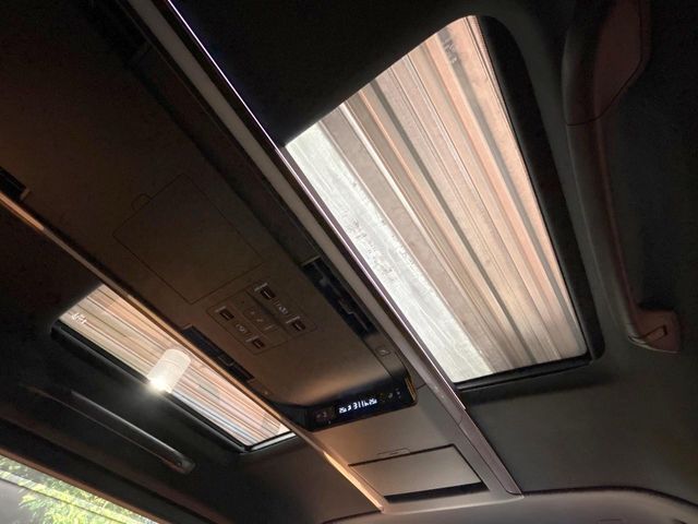 Toyota Alphard fotoğraf 3