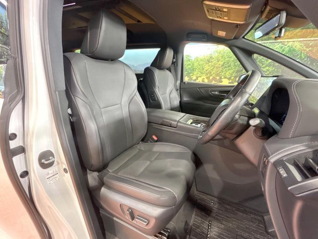 Toyota Alphard fotoğraf 8