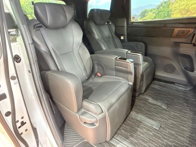 Toyota Alphard fotoğraf 9